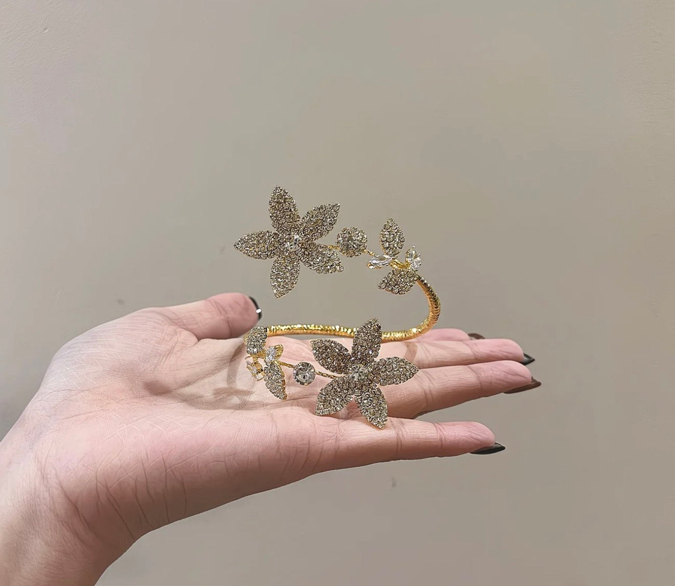 Gold Floral Crystal Bracelet – Multi‑Flower Sparkling Design, Adjustable Fit