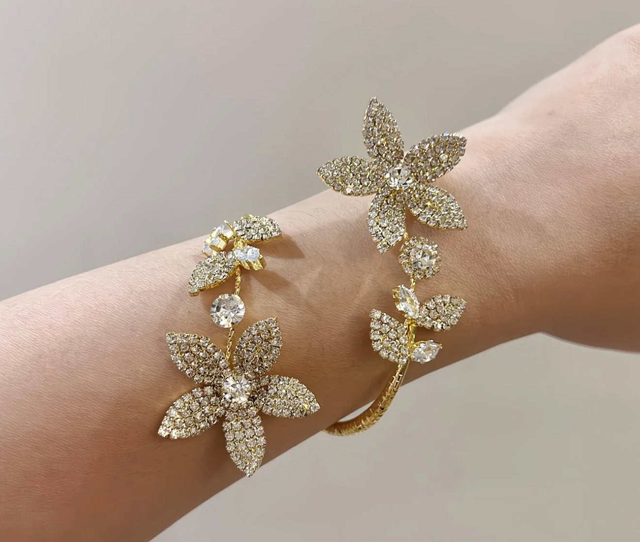 Gold Floral Crystal Bracelet – Multi‑Flower Sparkling Design, Adjustable Fit