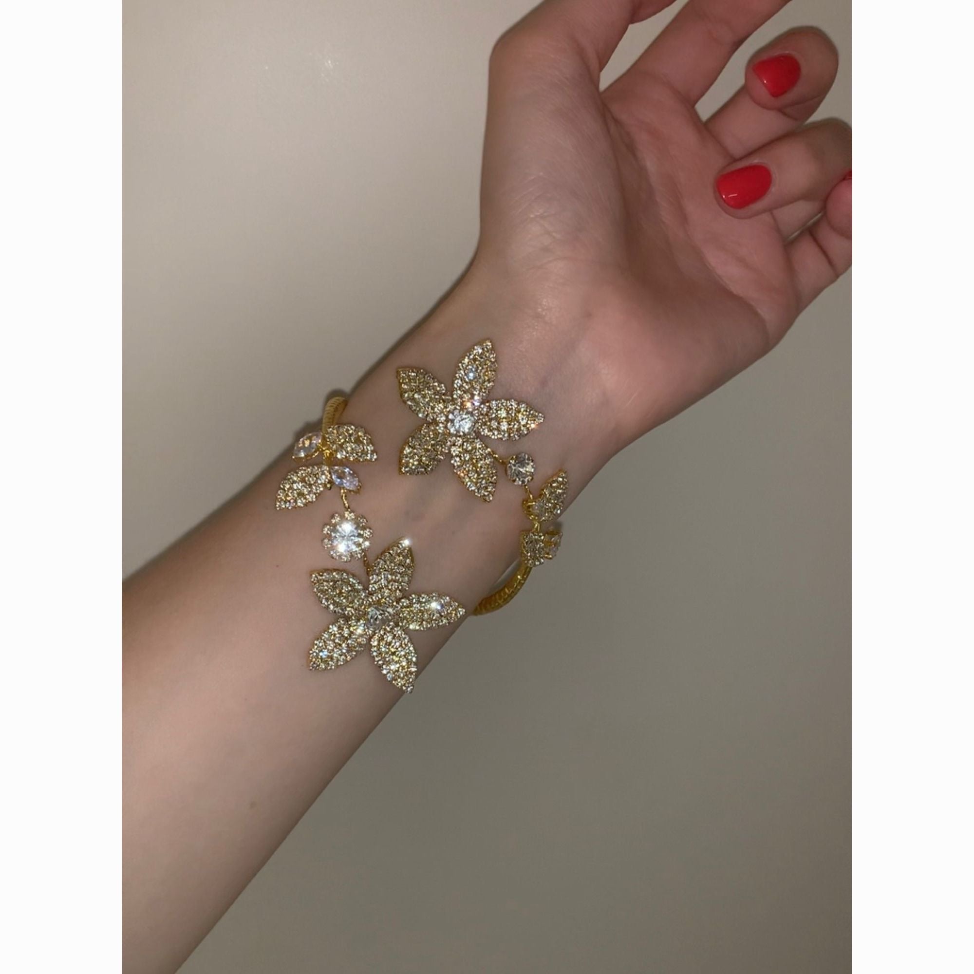 Gold Floral Crystal Bracelet – Multi‑Flower Sparkling Design, Adjustable Fit